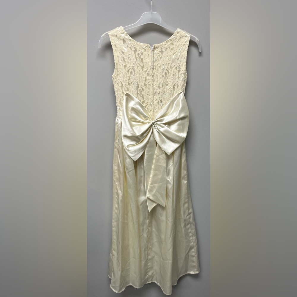 Elegant Cream Lace Dress with Bow